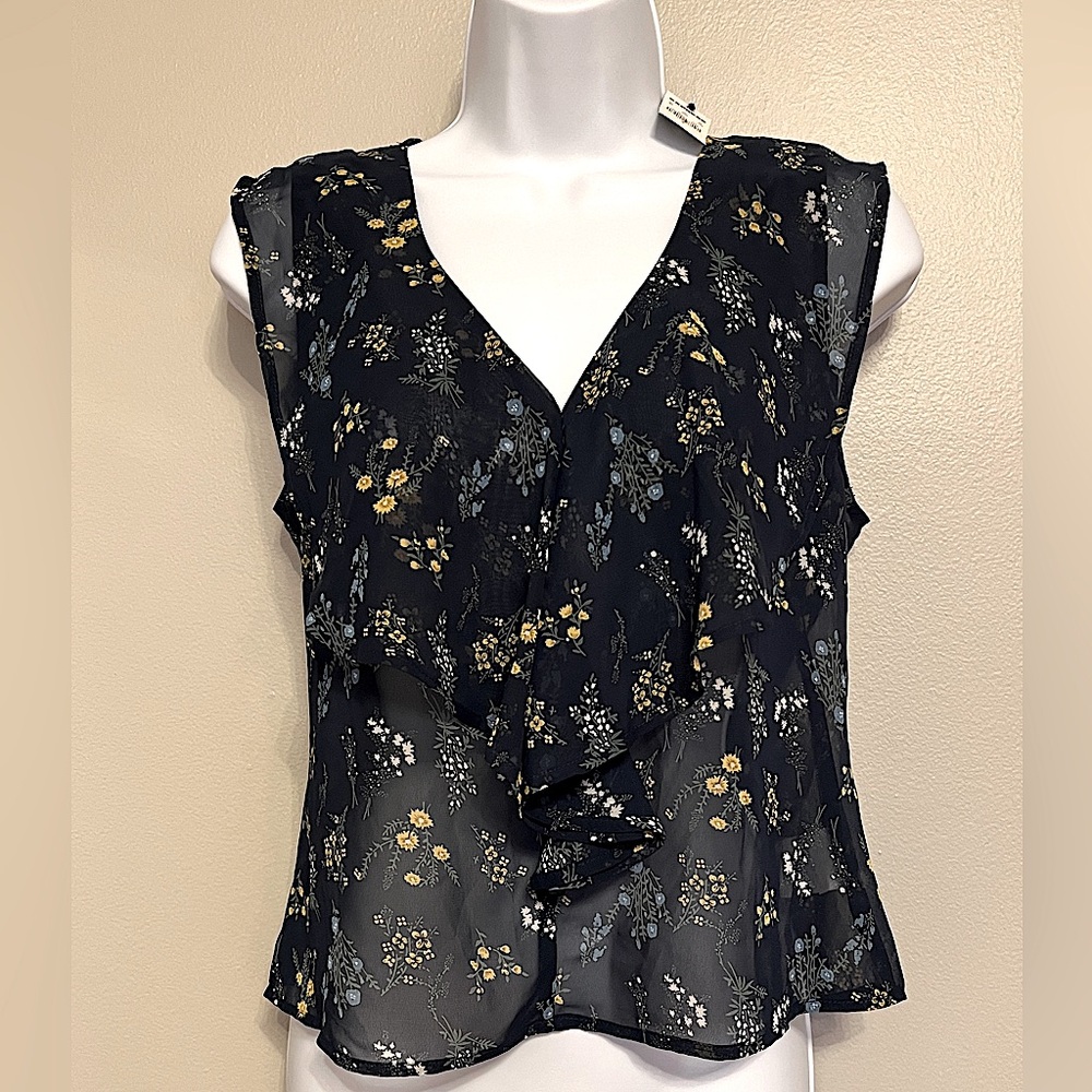 EXPRESS floral ruffle sleeveless blouse, size S